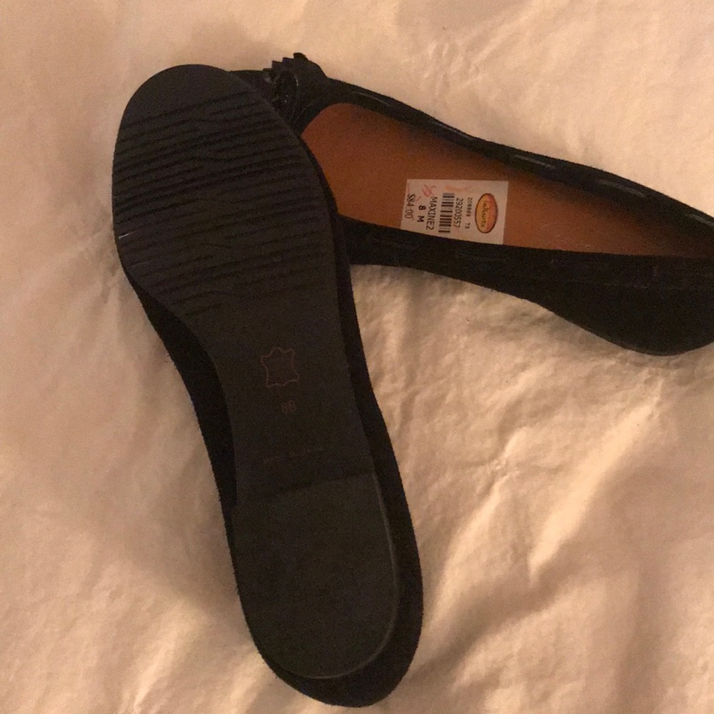 Shoes - Picture 4 of 4